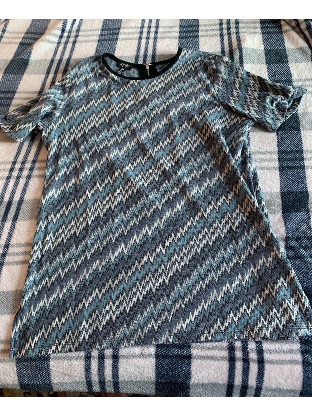 Jones New York women’s short sleeve top Blue ZigZag